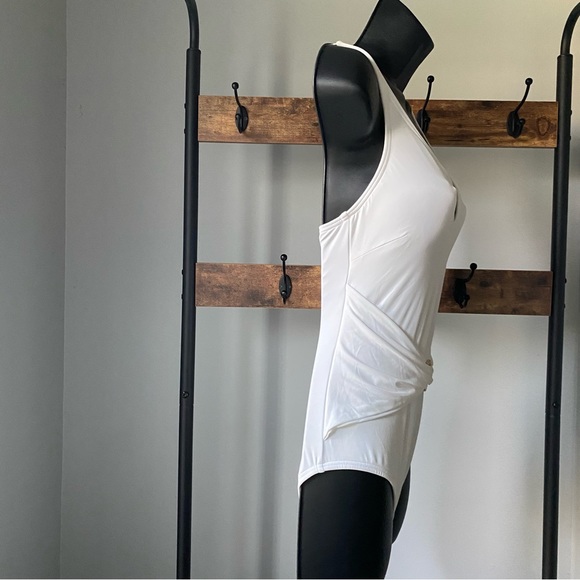 Michael Michael Kors White Stretch Tummy Control Sash-Ring V Neck Swimsuit 10 - Picture 4 of 7